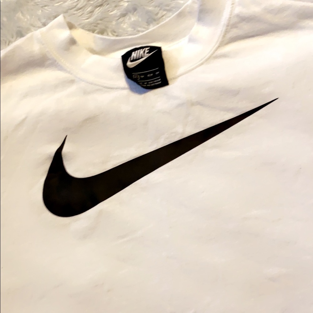 White cropped Nike tshirt